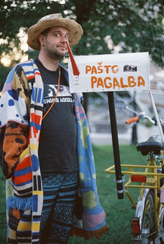 Pašto pagalba – svečiai rašo laiškus renginyje